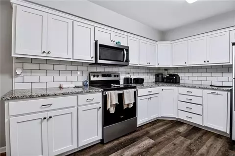 Kitchen - 15 Circle Dr, Warrensburg, MO 64093 photo 3 of 4
