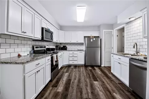 Kitchen - 15 Circle Dr, Warrensburg, MO 64093 photo 2 of 4