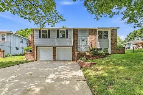 12820 S Sycamore St, Olathe, KS 66062