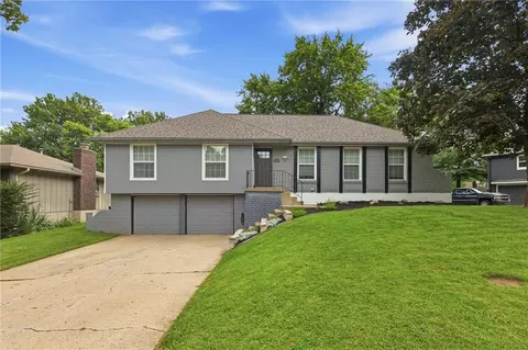 509 NW Palmer Dr, Blue Springs, MO 64014