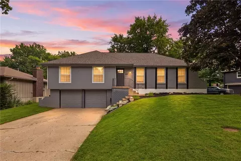 509 NW Palmer Dr, Blue Springs, MO 64014