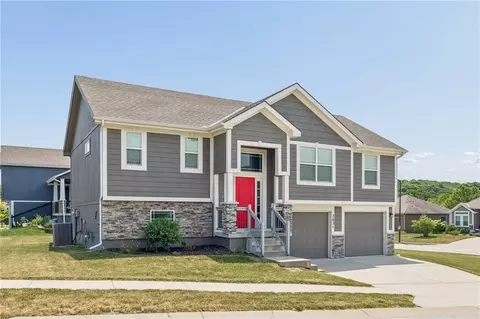 7831 N Walrond Ave, Kansas City, MO 64119