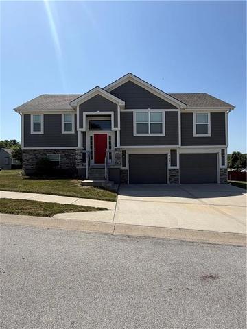 7831 N Walrond Ave, Kansas City, MO 64119
