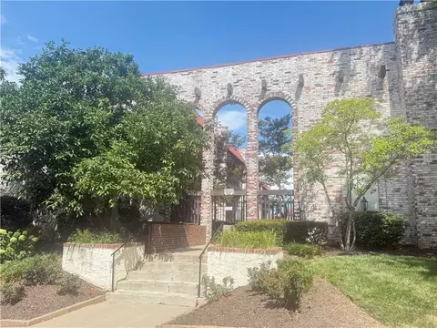 5013 Walnut St #C, Kansas City, MO 64112
