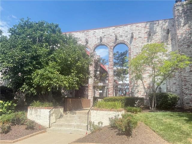 5013 Walnut St #C, Kansas City, MO 64112
