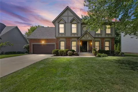 13016 Sherwood Dr, Leawood, KS 66209