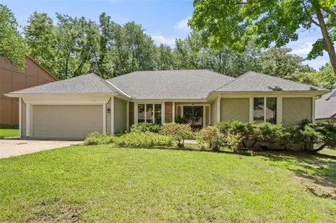 11715 W 102nd Ter, Overland Park, KS 66214