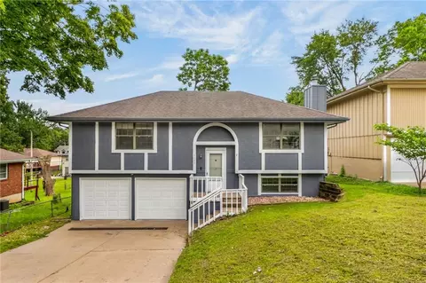 5209 NE 46th St, Kansas City, MO 64117
