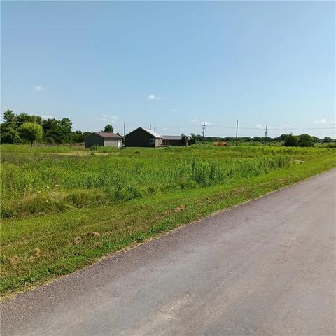 17 And 21 Wilderness Trl, Linn Valley, KS 66040