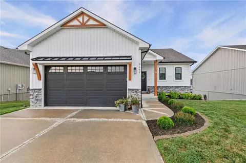 9600 N Lenox Pl, Kansas City, MO 64154