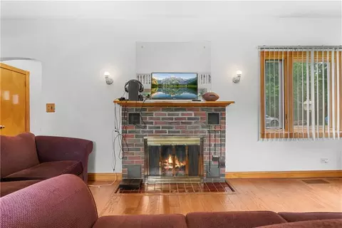 Living - 11219 Evans St, Sugar Creek, MO 64054 photo 3 of 4