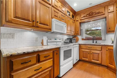Kitchen - 11219 Evans St, Sugar Creek, MO 64054 photo 1 of 2