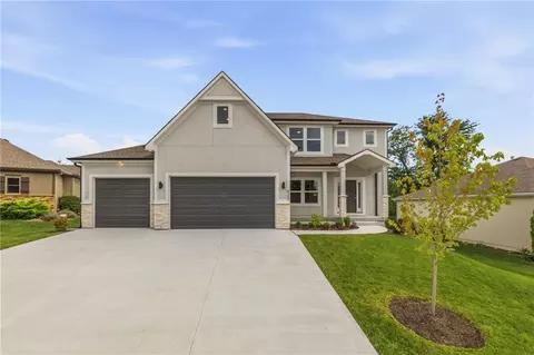 820 SE Partridge Ln, Blue Springs, MO 64014