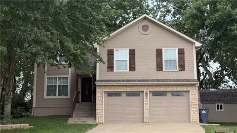 2000 NE Springbrook Ct, Blue Springs, MO 64014