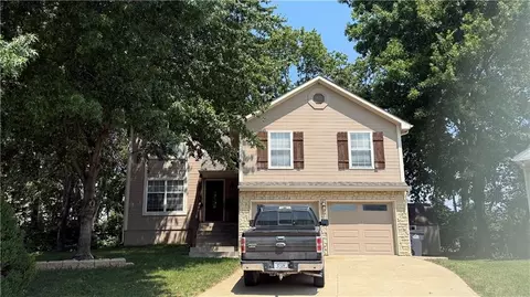 2000 NE Springbrook Ct, Blue Springs, MO 64014