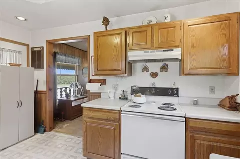 Kitchen - 30643 Rosey Ln, Edwards, MO 65326 photo 2 of 4