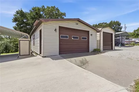 Exterior - 30643 Rosey Ln, Edwards, MO 65326 photo 6 of 7