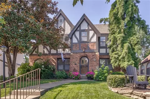 417 W 70th St, Kansas City, MO 64113