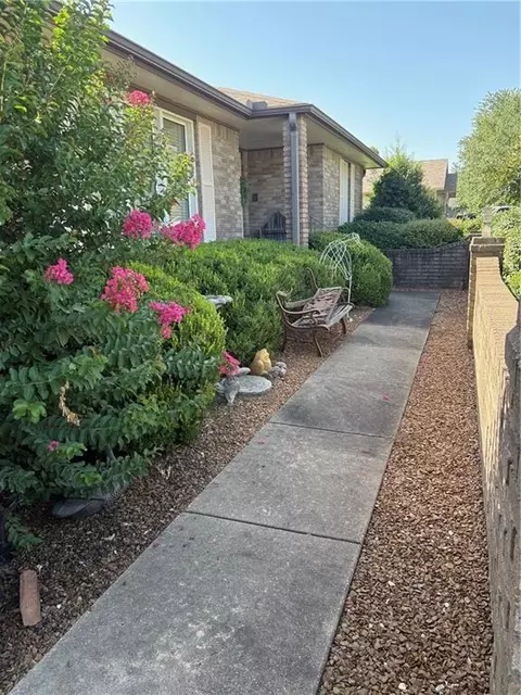 Exterior - 3100 Regency Dr, Independence, KS 67301 photo 2 of 5