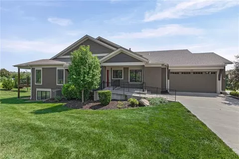 11551 S Waterford Dr, Olathe, KS 66061