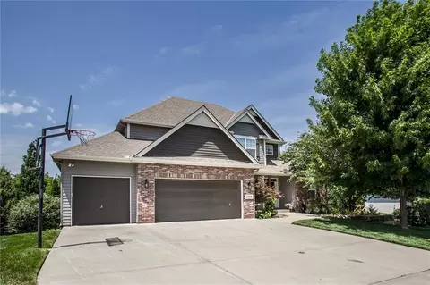10208 N Farley Ave, Kansas City, MO 64157