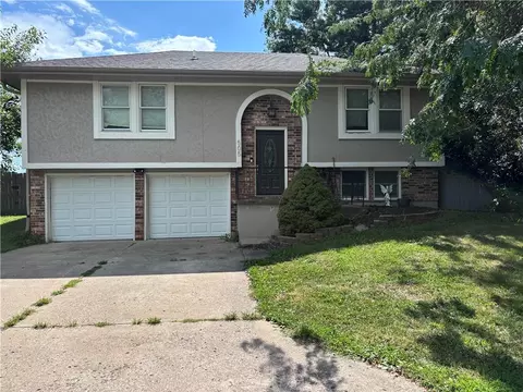 505 S 5th Ter, Odessa, MO 64076