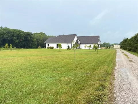 Exterior - 1102 E 1033 Rd, Lawrence, KS 66047 photo 9 of 10