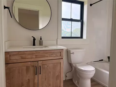 Bath - 1102 E 1033 Rd, Lawrence, KS 66047 photo 6 of 6