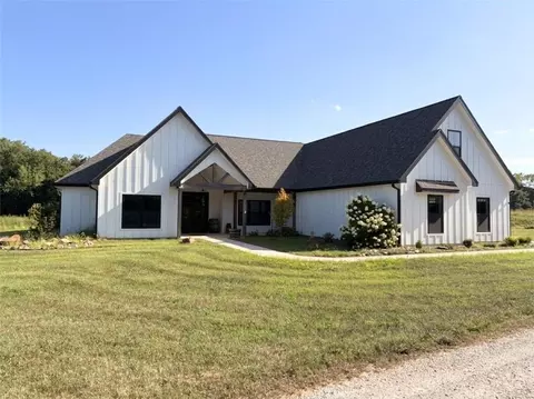 1102 E 1033 Rd, Lawrence, KS 66047 photo 2