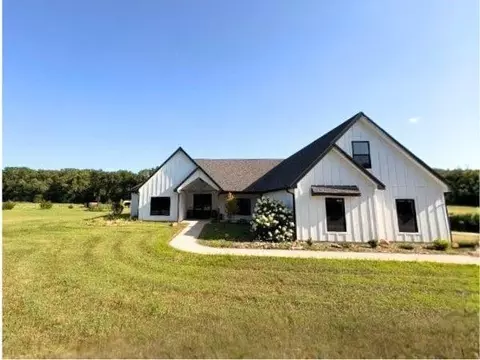1102 E 1033 Rd, Lawrence, KS 66047 photo 3