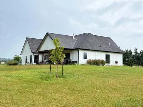 Exterior - 1102 E 1033 Rd, Lawrence, KS 66047 photo 6 of 10