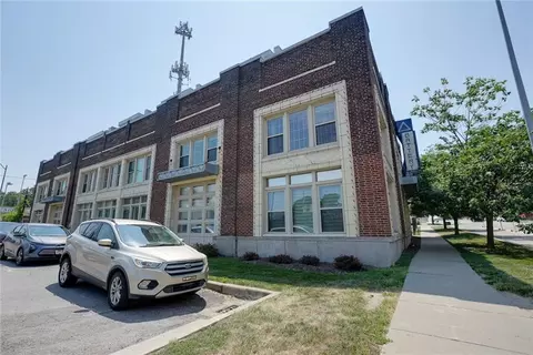 3001 Gillham Rd # 102, Kansas City, MO 64108