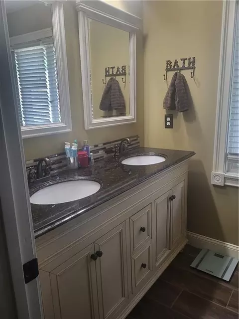 Bath - 822 SW Lighthouse Pt, Lees Summit, MO 64082 photo 3 of 8
