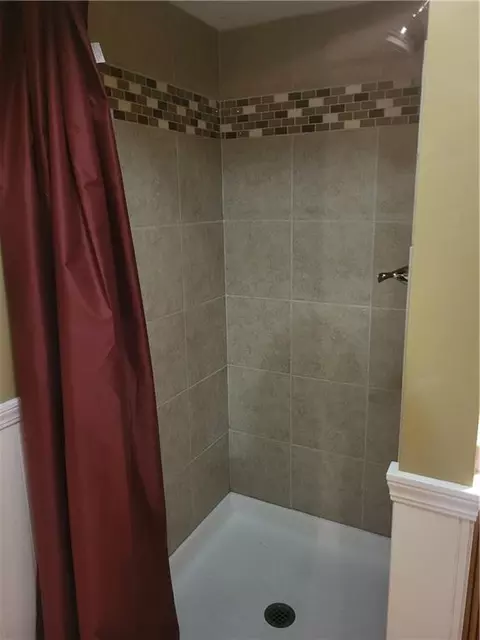 Bath - 822 SW Lighthouse Pt, Lees Summit, MO 64082 photo 7 of 8
