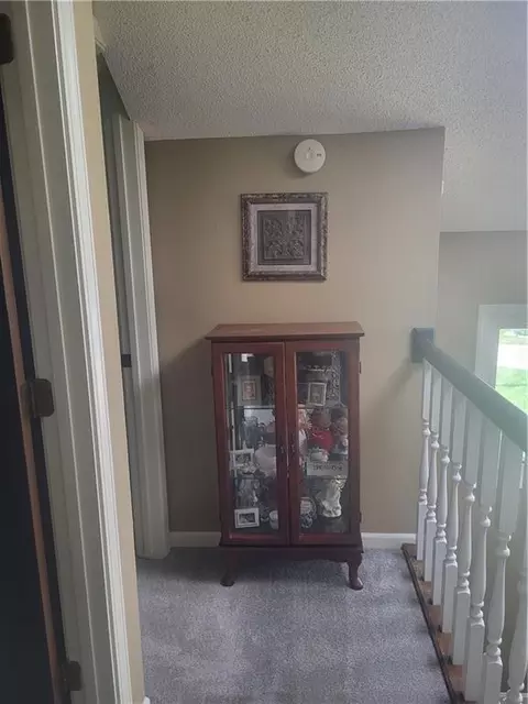 Entry Way - 822 SW Lighthouse Pt, Lees Summit, MO 64082 photo 6 of 6