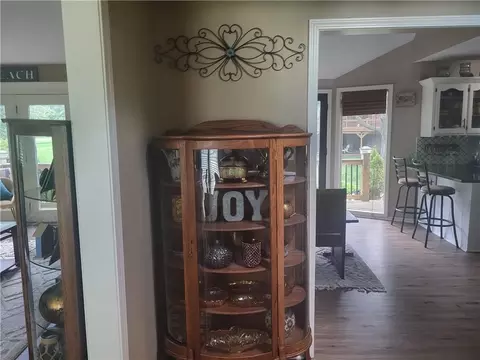 Entry Way - 822 SW Lighthouse Pt, Lees Summit, MO 64082 photo 2 of 6