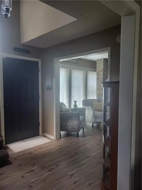 Entry Way - 822 SW Lighthouse Pt, Lees Summit, MO 64082 photo 3 of 6