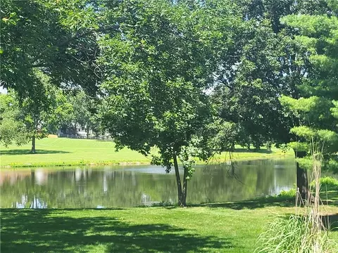 Exterior - 822 SW Lighthouse Pt, Lees Summit, MO 64082 photo 2 of 6