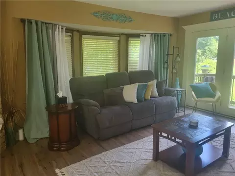 Living - 822 SW Lighthouse Pt, Lees Summit, MO 64082 photo 2 of 3