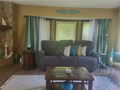 Living - 822 SW Lighthouse Pt, Lees Summit, MO 64082 photo 1 of 3