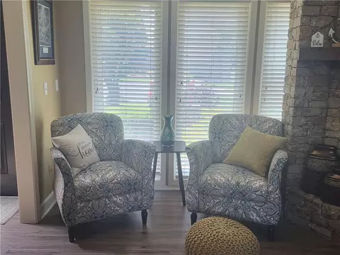 Living - 822 SW Lighthouse Pt, Lees Summit, MO 64082 photo 3 of 3