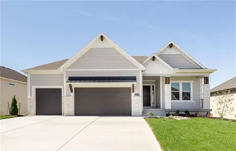 18500 Pawnee Ln, Overland Park, KS 66085