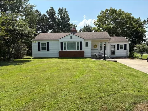2405 E Mechanic St, Harrisonville, MO 64701