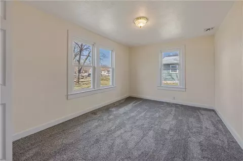 Bedroom - 304 S Chestnut St, La Monte, MO 65337 photo 5 of 9