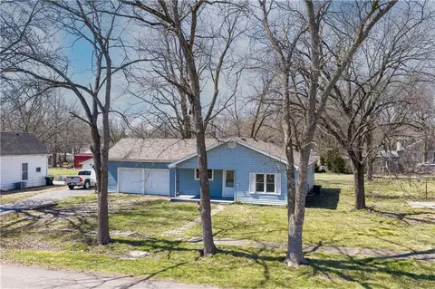 Other - 304 S Chestnut St, La Monte, MO 65337 photo 17 of 21