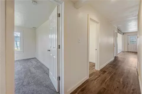 Entry Way - 304 S Chestnut St, La Monte, MO 65337 photo 5 of 6