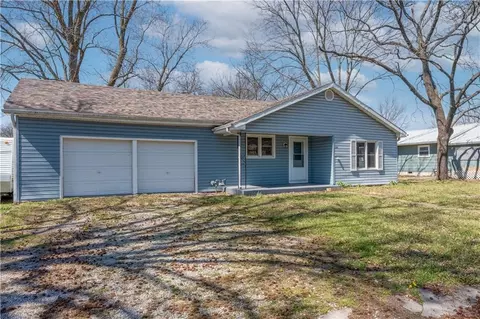 Other - 304 S Chestnut St, La Monte, MO 65337 photo 2 of 21