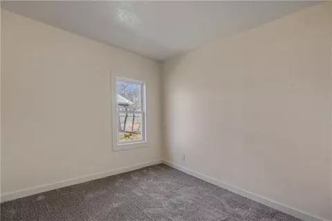 Bedroom - 304 S Chestnut St, La Monte, MO 65337 photo 4 of 9
