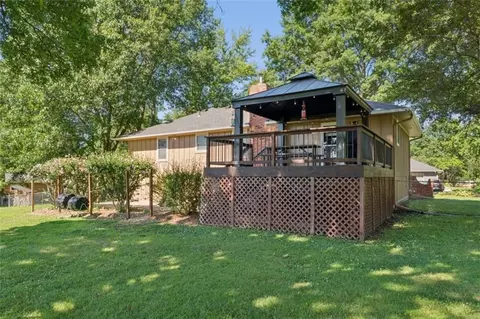 Exterior - 892 Gregory St, Peculiar, MO 64078 photo 7 of 11