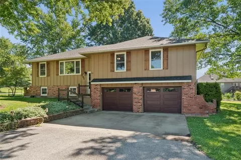 Exterior - 892 Gregory St, Peculiar, MO 64078 photo 4 of 11